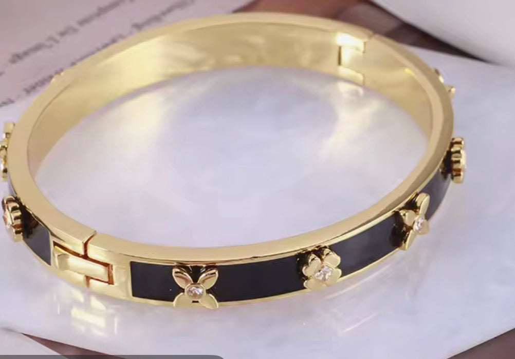 Enamel Bracelet-White/Black