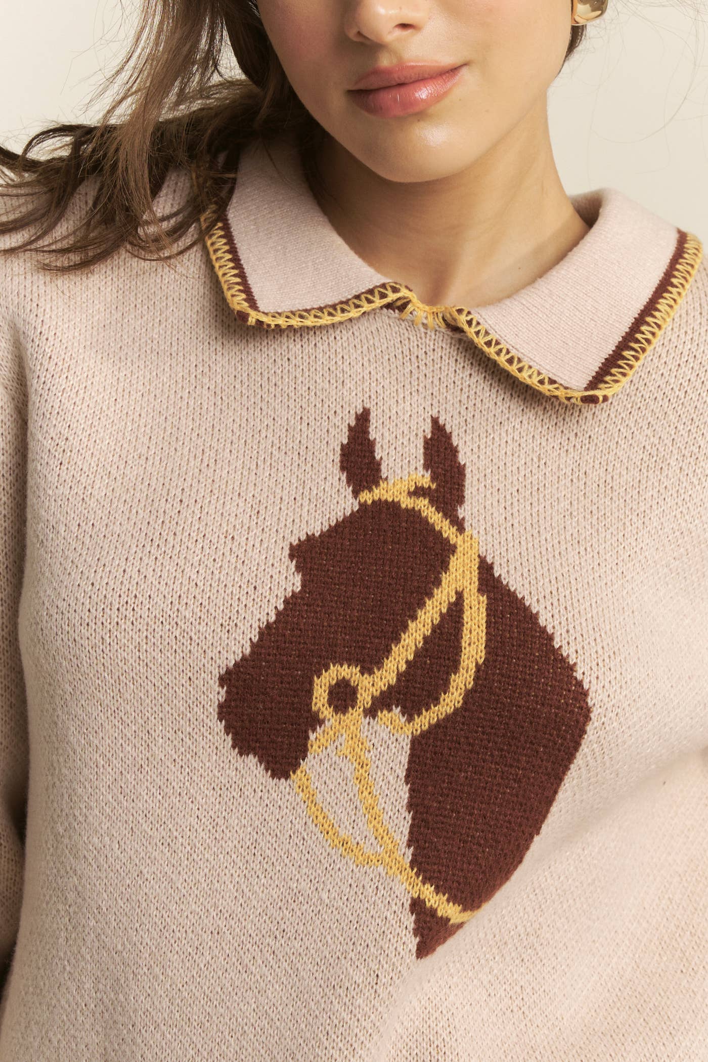 HORSE SWEATER W/ STITCH DETAILED COLLAR